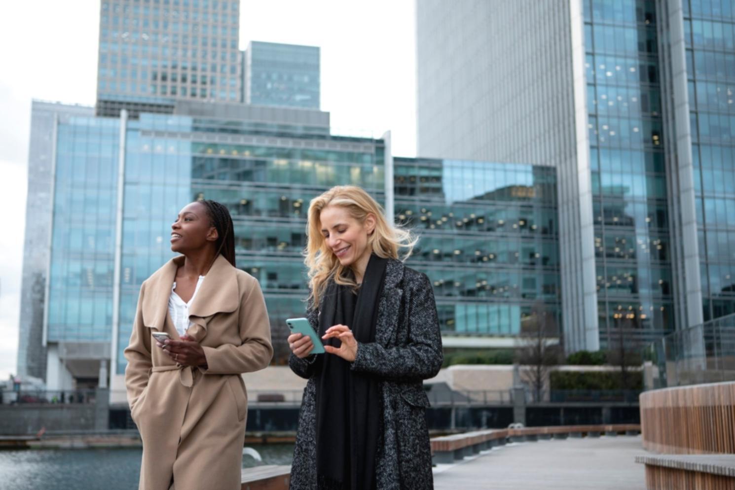 Analyse de données financières complexes sur plusieurs écrans